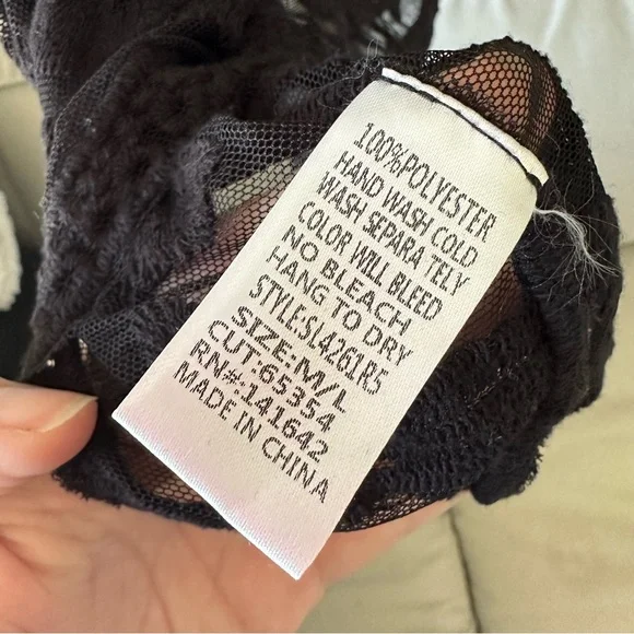 Black lace kimono - Picture 2 of 6